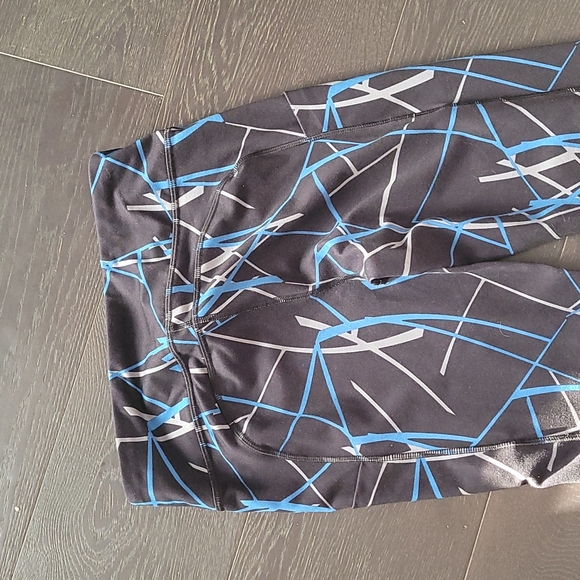 Lucy activewear crops - Picture 2 of 2